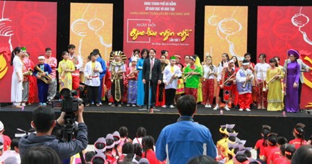 Festival ជួបប្រាស្រ័យភាសាបរទេសនៅទីក្រុង Da Nang - ảnh 1
